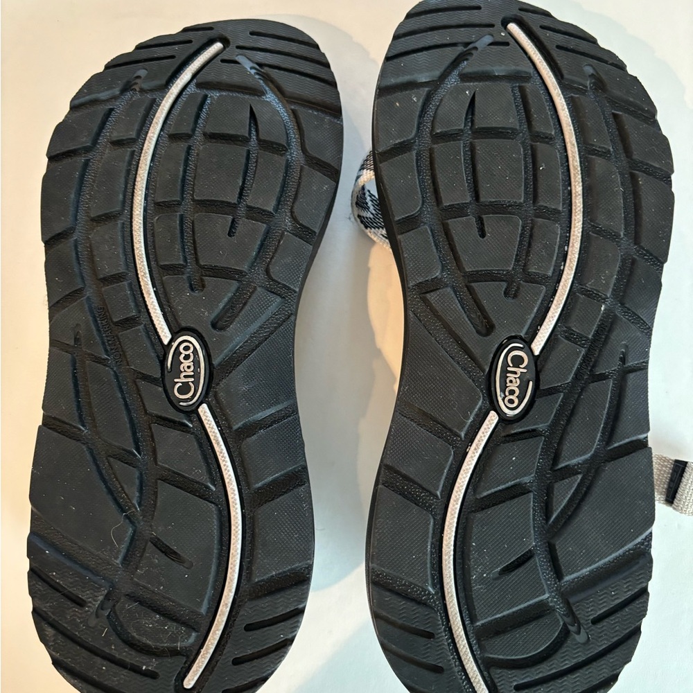 Chaco Sz 7 Monochrome Patterned Sandals - Picture 7 of 7